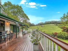 Hotel Photo: Victorian-style hills home with spectacular views