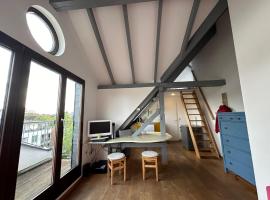 รูปภาพของโรงแรม: Charmante Dach-Maisonette in Köln-Ehrenfeld