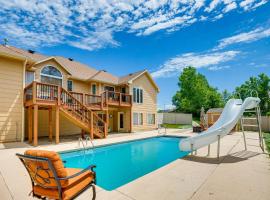 A picture of the hotel: Junction City Home with Hot Tub - Near Milford Lake!