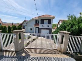 Vila MINJA，位于索科矿泉村的酒店