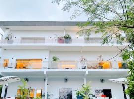 Hotel Lepic, hotel em Abidjan