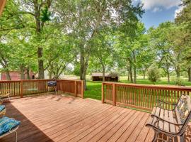 Hotel Photo: Peaceful Garden City Getaway with Grill and Fire Pit