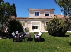 รูปภาพของโรงแรม: maison dans un charmant village au cœur des garrigues