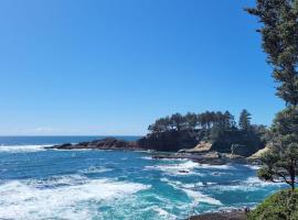 Ocean Front Condo, Walk to Everything! Whale Watcher's Point, hotel v destinaci Depoe Bay
