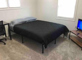 Hotel Photo: Private 2-bed house 15-min walk NYC train, parking