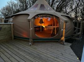 Romantic Luxus Glamping 1, hotel in Idestrup