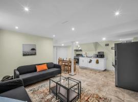 Ξενοδοχείο φωτογραφία: Spacious 2 Bedroom Basement Apartment