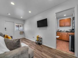 Hotel Photo: Small 1-bedroom with small yard in West Hollywood