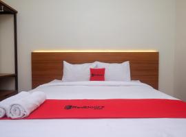 A picture of the hotel: RedDoorz @ Gentan Raya