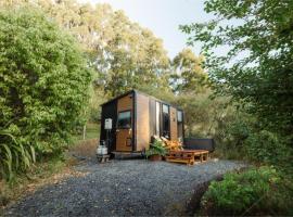 Tranquility Tiny House by Tiny Away, hotel v destinaci Owaka