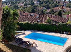 Hotel Photo: Grande villa avec piscine