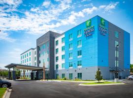 Holiday Inn Express & Suites Pensacola Airport North – I-10 by IHG, ξενοδοχείο σε Πενσακόλα