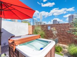 Foto di Hotel: 3BD Hot Tub Private Casita Downtown Location