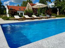 Káli Kütyü, ξενοδοχείο σε Balatonhenye