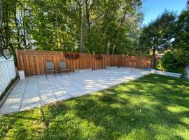 호텔 사진: Spacious 5BR house in Brossard and Free parking