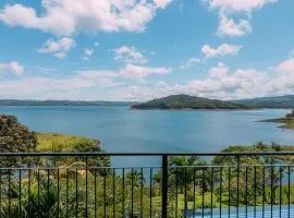 Tinajas Arenal Lakefront Lodge