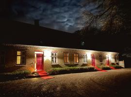 Svaleholm Gaard Roskilde, hotel in Veddelev