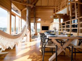 Esk Treehouse Cabin Unique Home with River Views, hotel v destinaci Launceston