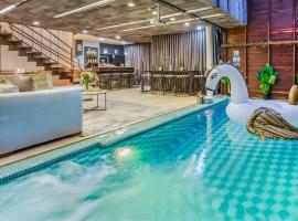 Hotel Photo: 9BDR Villa W Heated Pool & Jacuzzi In Provenza