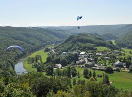 Huttopia Vallée de la Semois, hotel v destinaci Vresse-sur-Semois