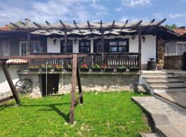Къща за гости -Абаджиевата къща, hotel in Kotel