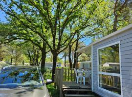 MH-MAUFAY -- Mobil-Home -- Puy du Fou - 30 min, hotel in La Boissière-de-Montaigu