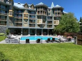 Cascade Lodge suite WIFI cable TV 2 hot tubs pool gym sauna bike & ski room