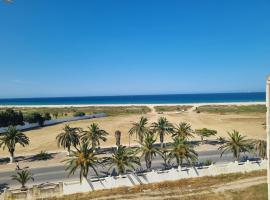 Bel appartement face à la méditerranée, hotel in Bizerte