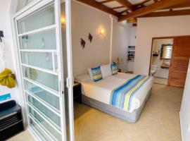Hotel Galapagos Suites B&B, hotel in Puerto Ayora