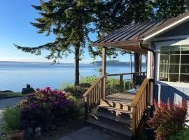 Puget Sound Chic Romantic Cottage with Private Beach Access & Gated Entry