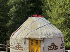 Kolsay Tanbalytas YURTS, hotel in Kolʼbastau