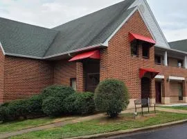 Red Roof Inn & Suites Cornelius - Lake Norman