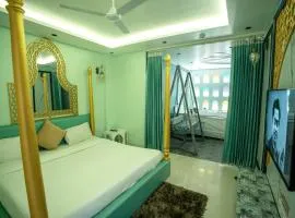 Orsom Stays Sassy - Sector 42