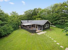 Nice Home In Hemmet With Kitchen, hotel in Hemmet