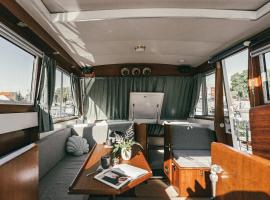 Classic Yacht I Royal Cruiser 34 - "Barrel", hotel i Klaipėda