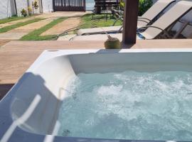 casa estrela mar praia de arrombado, khách sạn ở Luis Correia