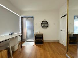 Montrose Double Bed Room close to City, hotel v destinaci Rosetta