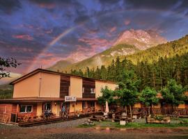 Reitstall und Saloon San Jon, hotel v destinaci Scuol