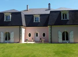 Villa MANSART, hotel in Ver-sur-Launette