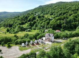 VITA Guesthouse, khách sạn ở Bajram Curri