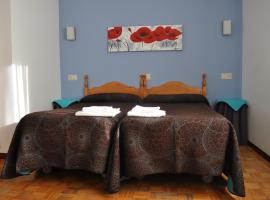 Hotel Photo: Hostal La Tablada