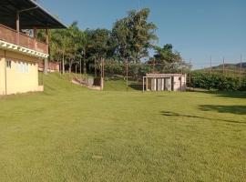 Pousada Vale Verde - Campo de Futebol- Piscina - Vista para Serra、カピトーリオのホテル