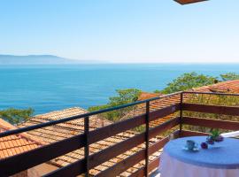 Royal Blue Apartments with Sea View in Old Nessebar, Hotel in Nessebar