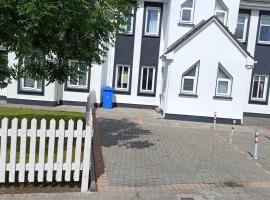 4 Bed By The Sea, hotel in Enniscrone