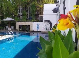 The Silk at Dago Boutique Hotel