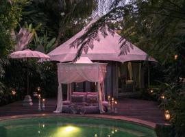 Sandat Glamping Tents, hotel in Ubud