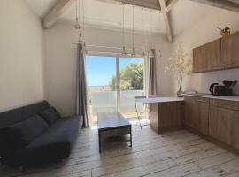 Joli F1 en bordure d'Ajaccio, hotel v Ajacciu