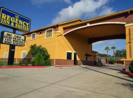 होटल की एक तस्वीर: Regency Inn and Suites Galena Park