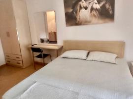 Mar, hotel in Durrës