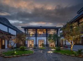 Mount Emei Heyuan Serene Residence Hot Spring Hotel